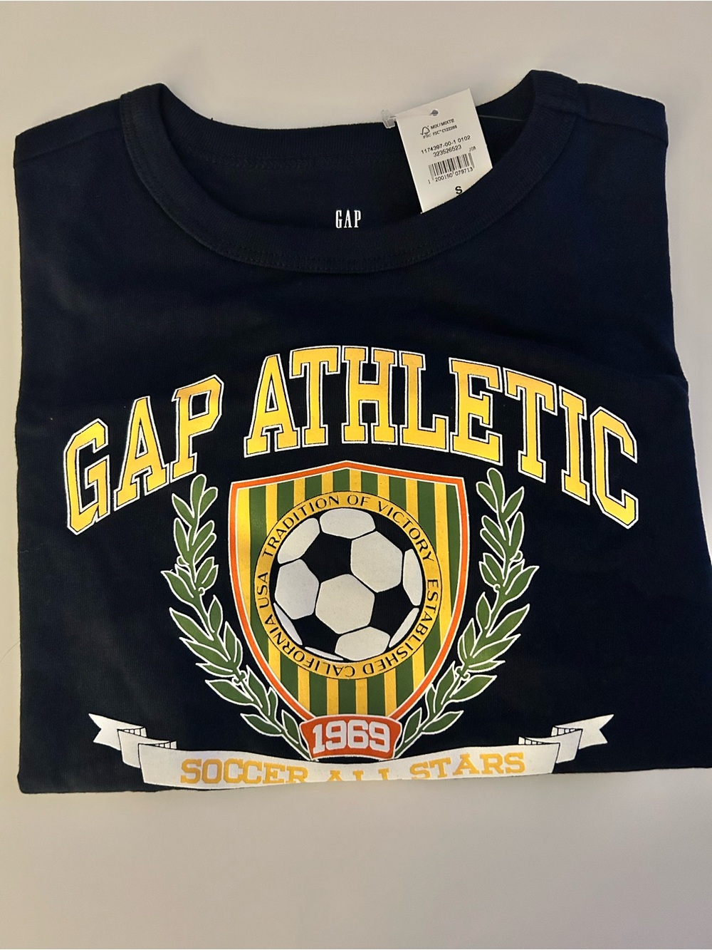 GAP Navy Short-Sleeve Soccer Graphic Tee with Yellow Crest Size S 6-7 NWT